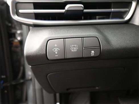 New 2025 Hyundai Elantra Limited image 18