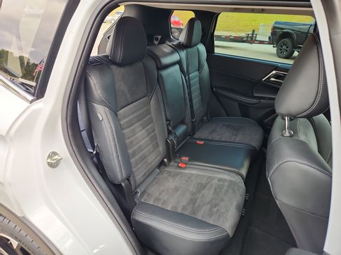 Used 2022 Mitsubishi Outlander SE image 30