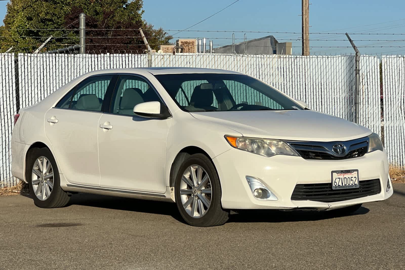 Used 2013 Toyota Camry XLE w/ Leather Pkg FWD image 7