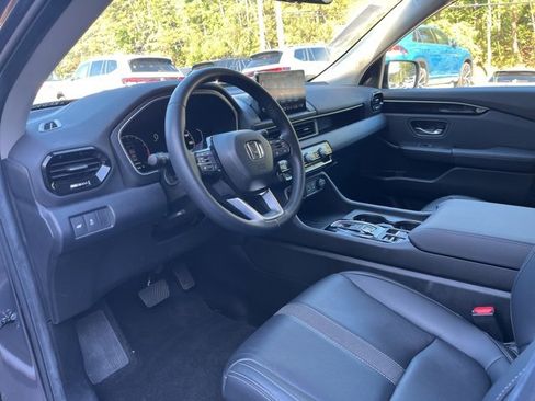 Used 2025 Honda Pilot EX-L image 6