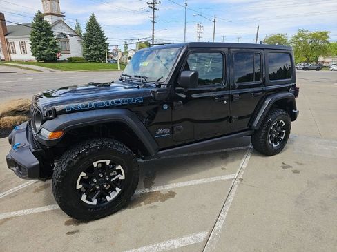 Certified 2025 Jeep Wrangler Unlimited Rubicon 4xe w/ Convenience Group AWD/4WD image 8
