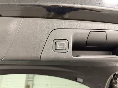 Used 2023 Buick Envision Avenir AWD/4WD image 9