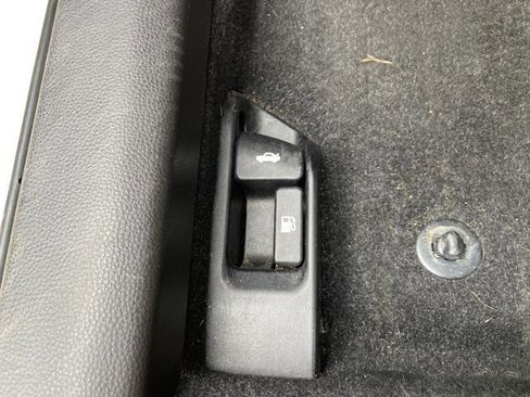 Used 2021 Toyota Corolla LE w/ LE Convenience Package image 46