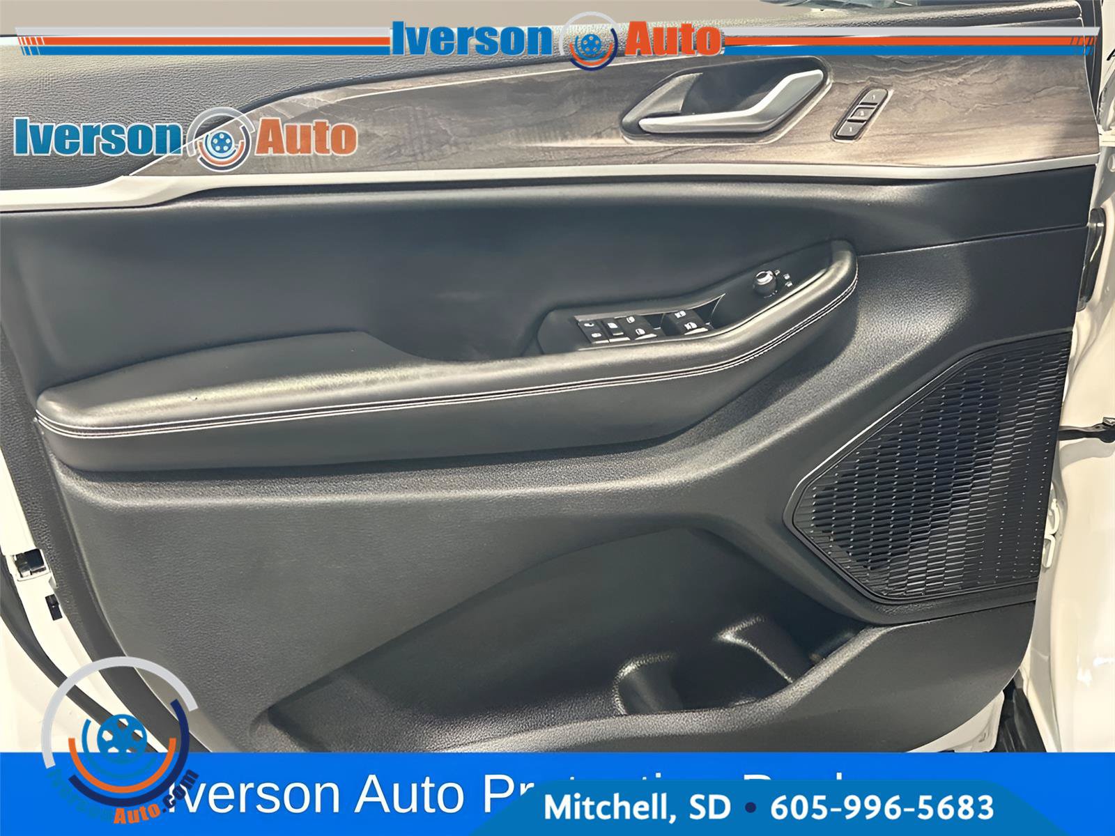 Used 2023 Jeep Grand Cherokee Limited AWD/4WD image 15