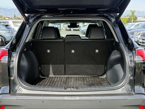 Used 2022 Toyota Corolla Cross XLE w/ Convenience Package image 10