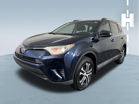 Used 2017 Toyota RAV4 LE FWD image 4