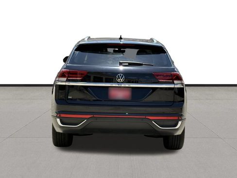 Used 2023 Volkswagen Atlas Cross Sport SE w/ Panoramic Sunroof Package FWD image 6