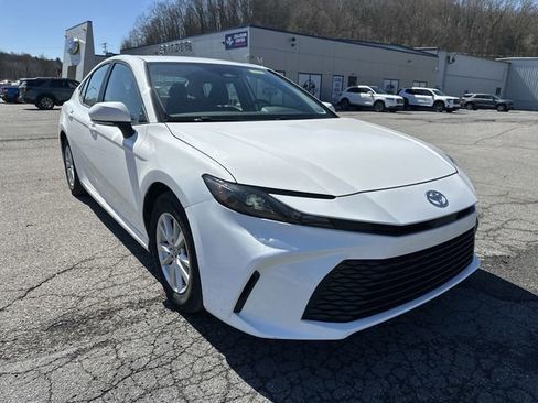 Used 2025 Toyota Camry LE image 11