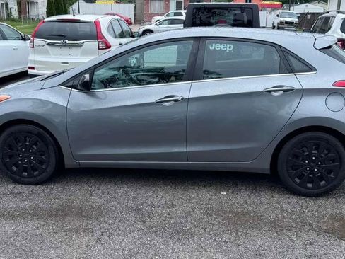 Used 2017 Hyundai Elantra GT FWD image 2
