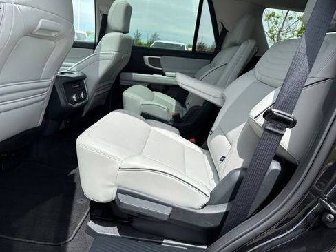 Used 2025 Ford Expedition Platinum w/ Platinum Ultimate Package AWD/4WD image 11