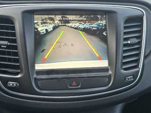 Used 2017 Chrysler 200 Limited Platinum w/ Comfort & Convenience Group image 22