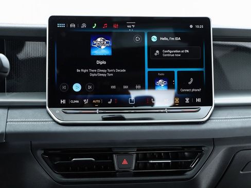 New 2026 Volkswagen Tiguan SE R-Line image 25