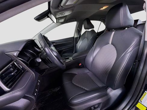 Used 2024 Toyota Camry SE image 13