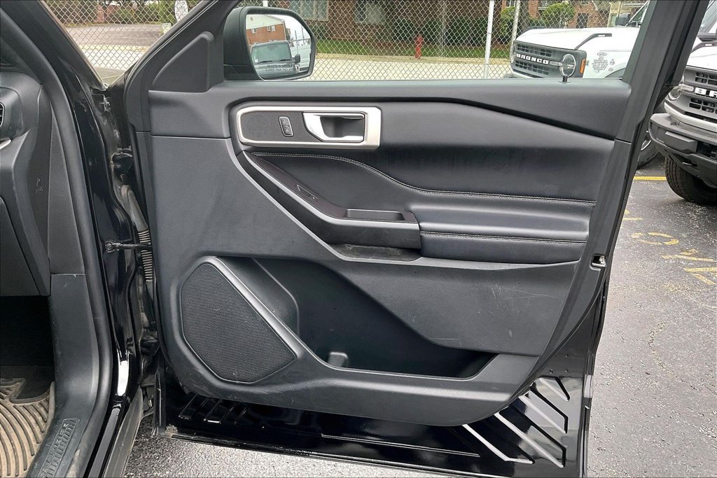 Used 2020 Ford Explorer XLT w/ Equipment Group 202A AWD/4WD image 23