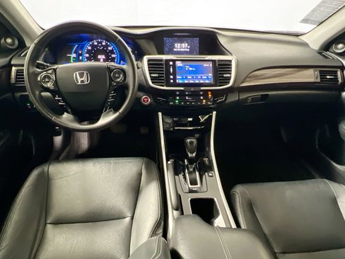 Used 2017 Honda Accord Touring image 30