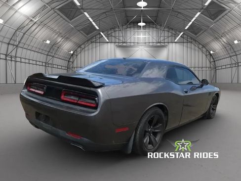 Used 2017 Dodge Challenger SXT RWD image 4