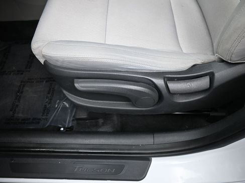 Used 2017 Hyundai Tucson SE image 15