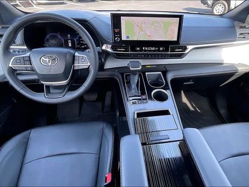 Used 2025 Toyota Sienna XSE image 15