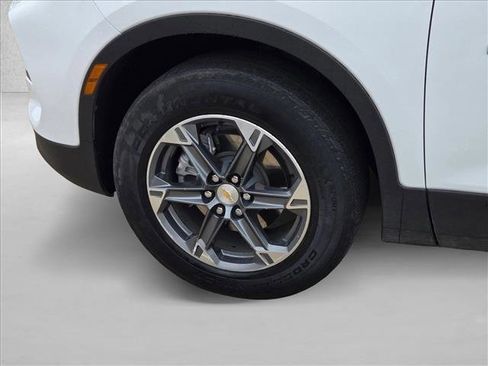 Used 2025 Chevrolet Blazer LT FWD image 23