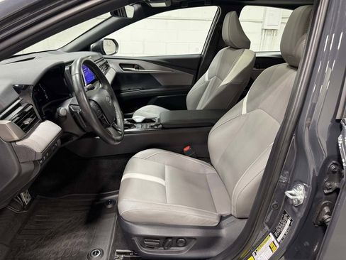 Used 2025 Toyota Camry SE image 15