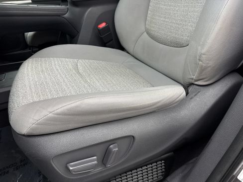 Used 2021 Toyota Sienna LE FWD image 34