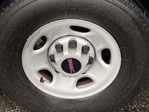 Used 2024 GMC Savana 2500 w/ Driver Convenience Package image 25