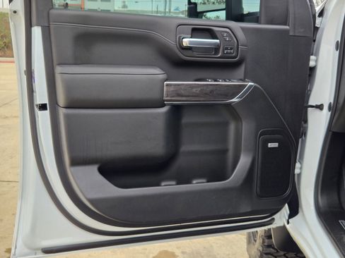 Used 2022 Chevrolet Silverado 2500 LTZ w/ LTZ Plus Package image 11