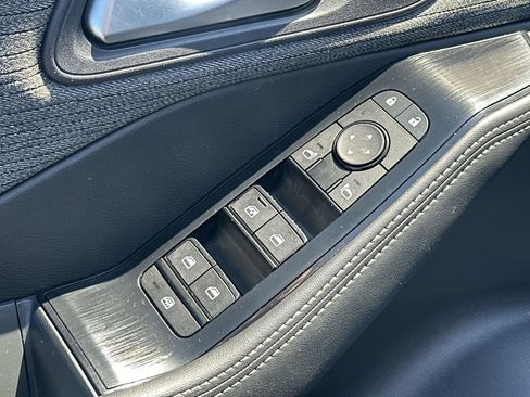 Used 2023 Nissan Rogue SV AWD/4WD image 15