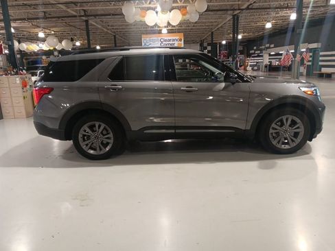 Used 2023 Ford Explorer XLT w/ Equipment Group 202A AWD/4WD image 11