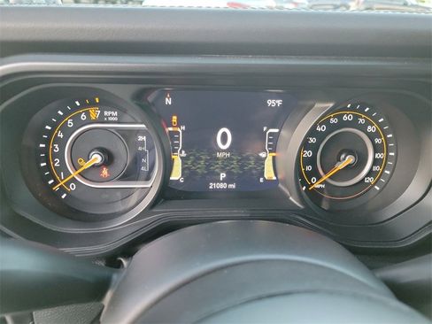 Used 2024 Jeep Gladiator Mojave w/ Technology Group image 20