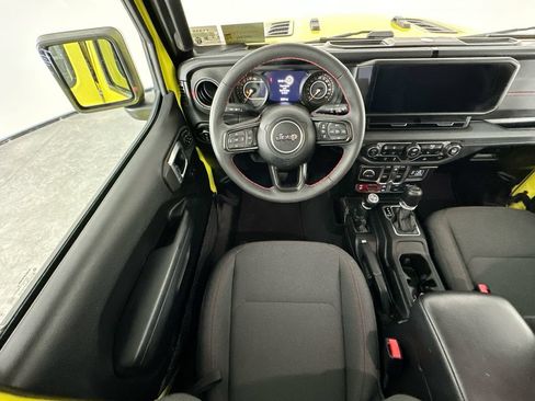 Used 2024 Jeep Gladiator Rubicon w/ Convenience Group AWD/4WD image 9