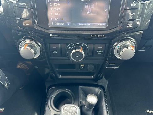 Used 2019 Toyota 4Runner TRD Off-Road Premium AWD/4WD image 17