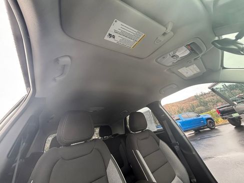 Used 2025 Chevrolet TrailBlazer LT AWD/4WD image 28