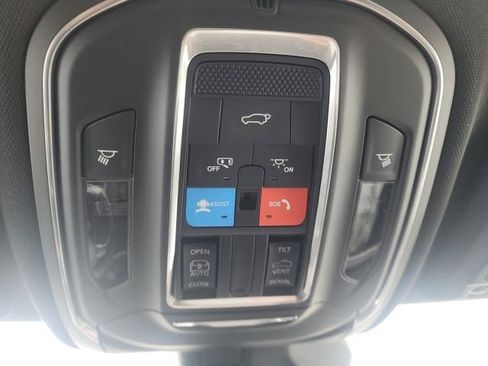 New 2026 Jeep Grand Cherokee Altitude image 10