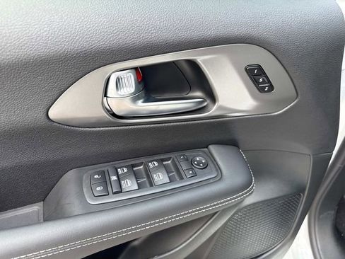 New 2026 Chrysler Pacifica Select image 21