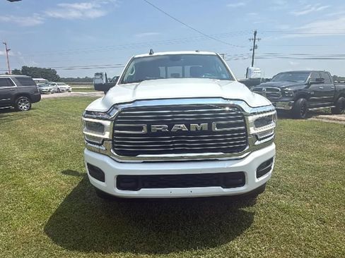 Used 2024 RAM 2500 Laramie AWD/4WD image 2
