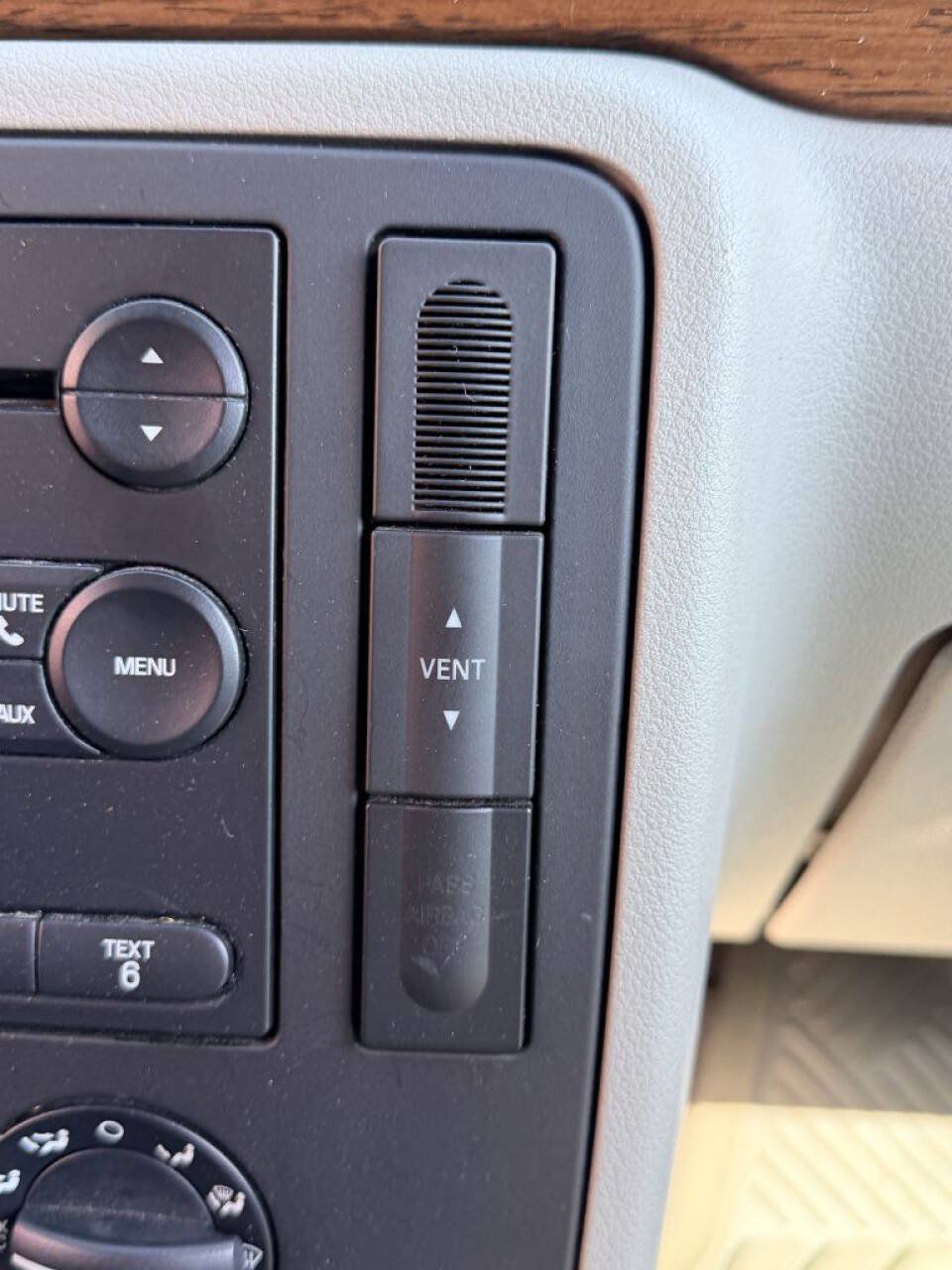 Used 2004 Ford Freestar SEL FWD image 20