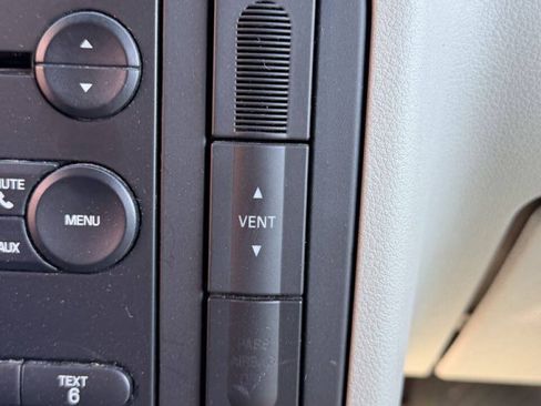 Used 2004 Ford Freestar SEL FWD image 20