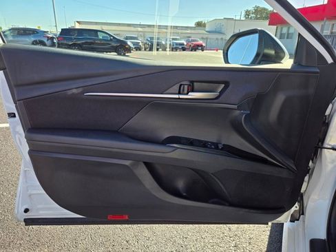 Used 2025 Toyota Camry LE image 13