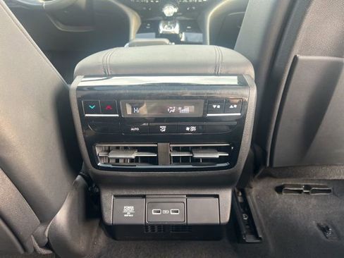 Used 2023 Acura MDX SH-AWD image 34