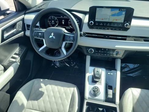 Used 2024 Mitsubishi Outlander SEL image 17