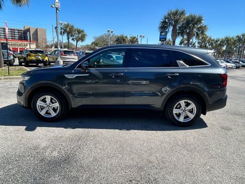 Used 2023 Kia Sorento LX image 4