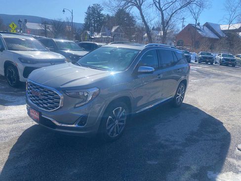 Used 2020 GMC Terrain Denali w/ Denali Premium Package image 3