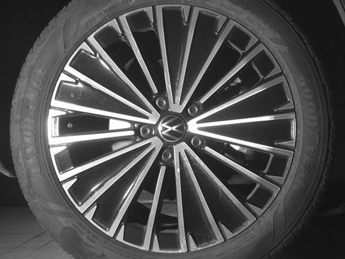 Used 2025 Volkswagen Taos SE image 13