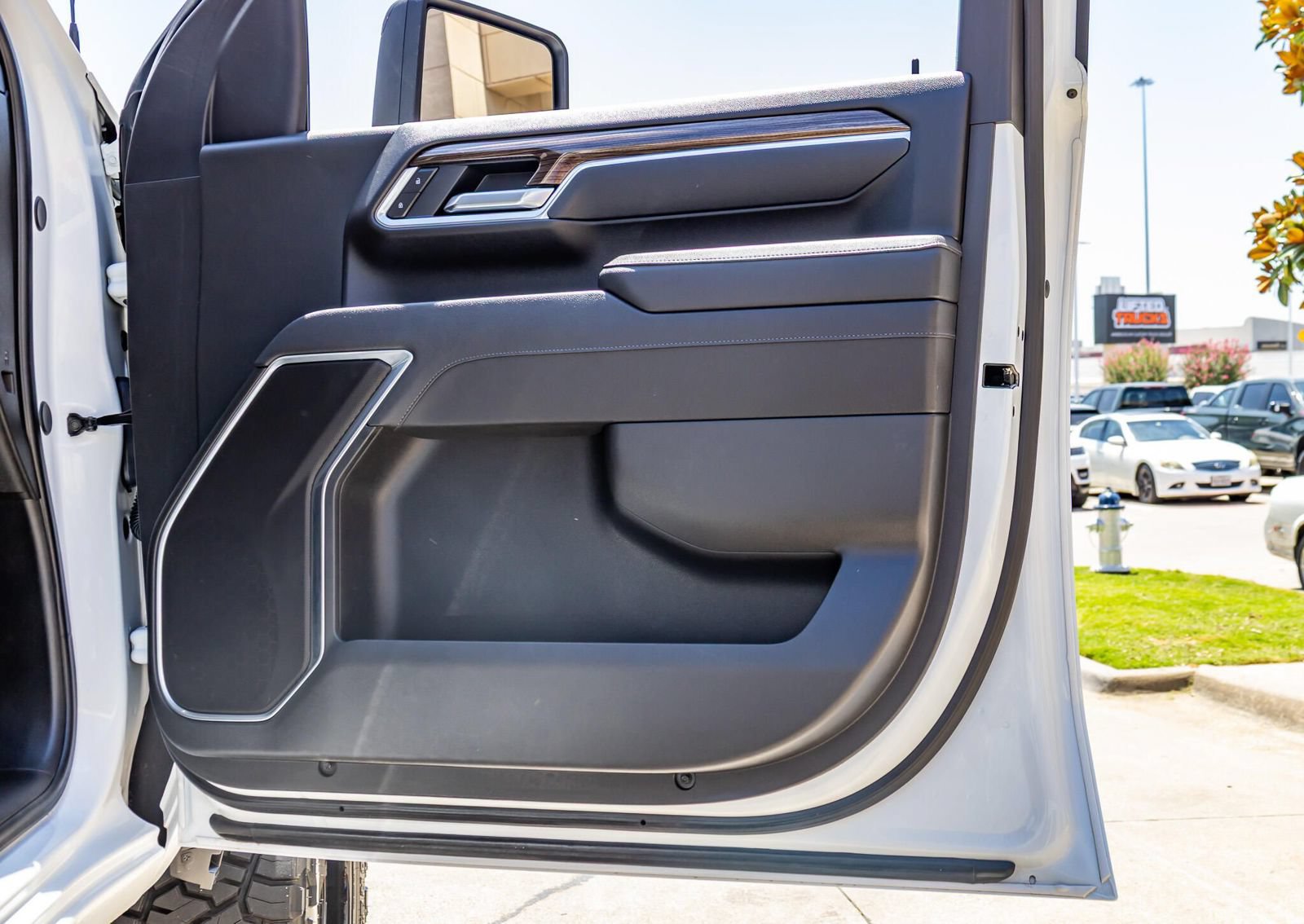 Used 2025 Chevrolet Silverado 2500 LT AWD/4WD image 44