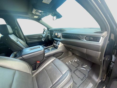 Used 2024 GMC Yukon XL Denali AWD/4WD image 32