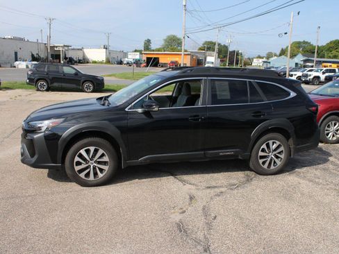 Used 2024 Subaru Outback Premium AWD/4WD image 5