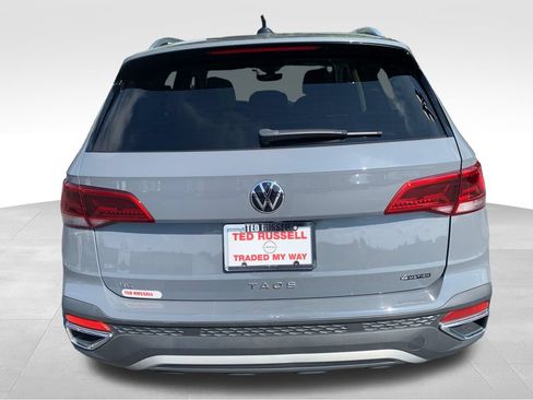 Used 2022 Volkswagen Taos SE w/ Panoramic Sunroof Package AWD/4WD image 4