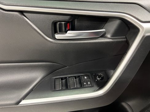 Used 2020 Toyota RAV4 XLE Premium image 21