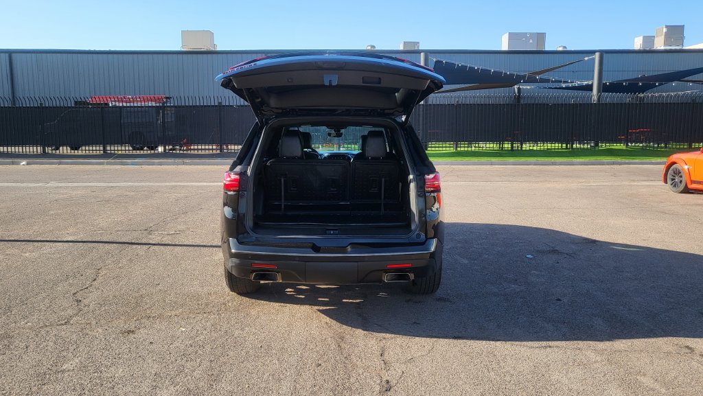 Used 2022 Chevrolet Traverse Premier w/ Redline Edition FWD image 12